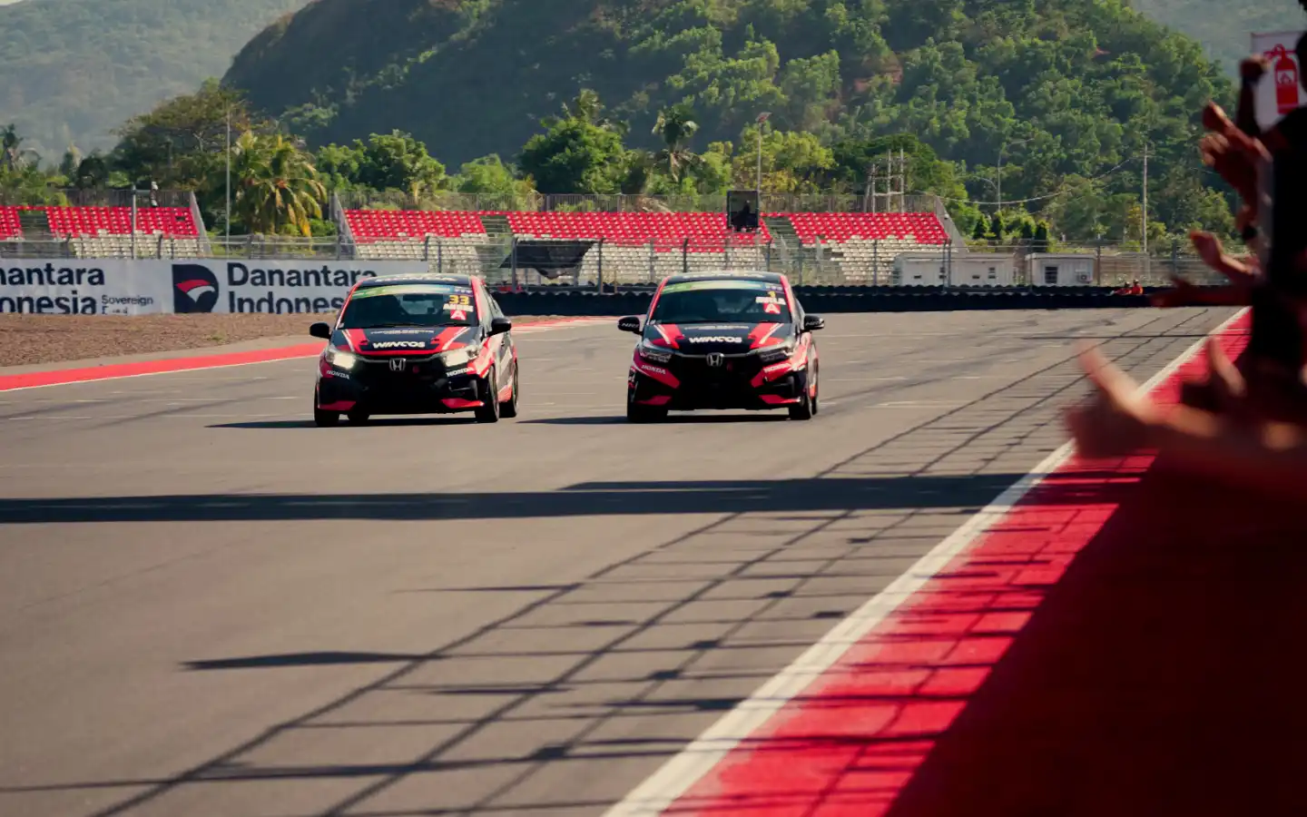 Honda Brio Tampil Dominan: Honda Racing Indonesia Finis 1–2 dan Cetak Fastest Lap di Race 1 ITCR 1200